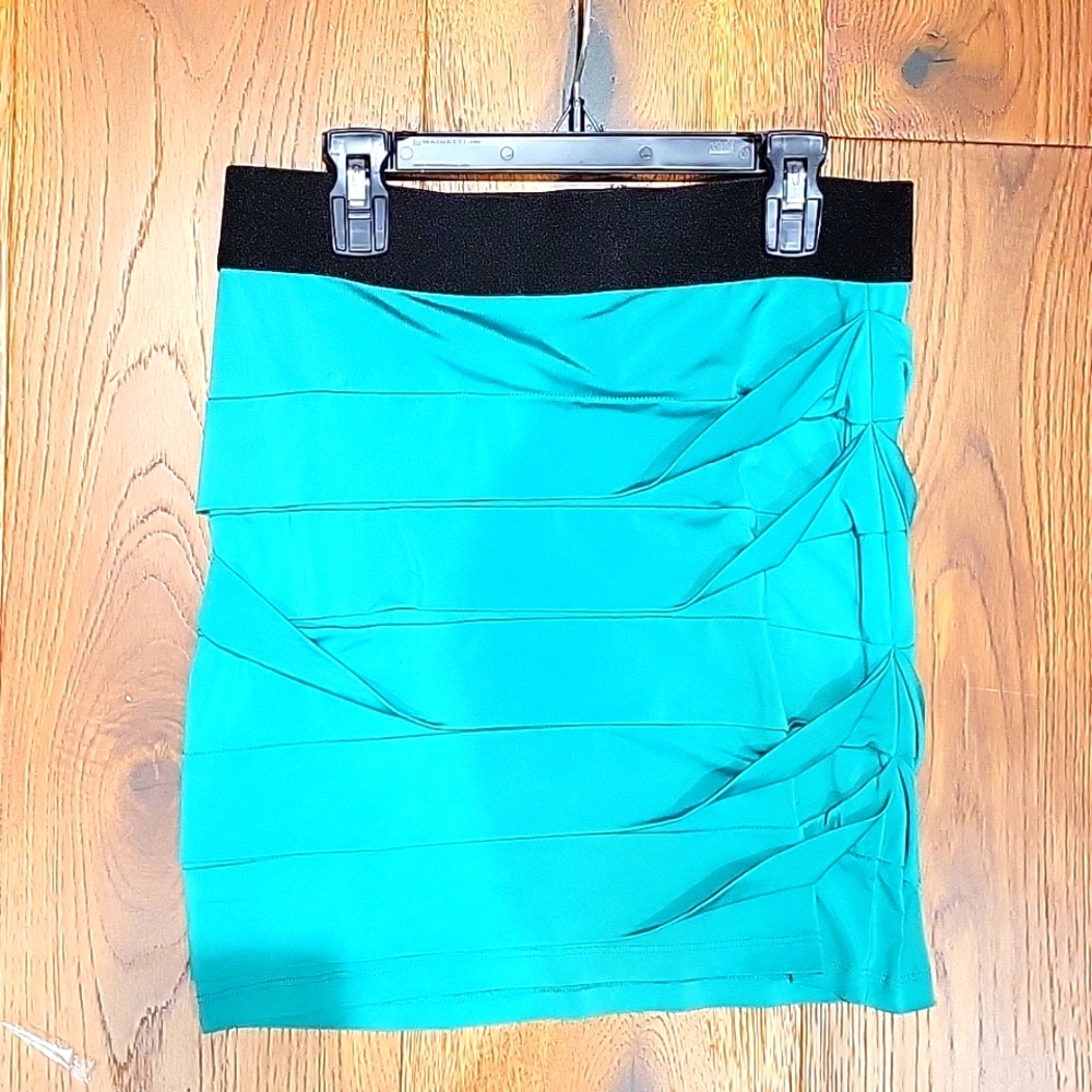 BCBG Kelly green bandage skirt size S